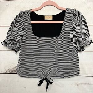 EUC size small LOVEFOOL top black & white